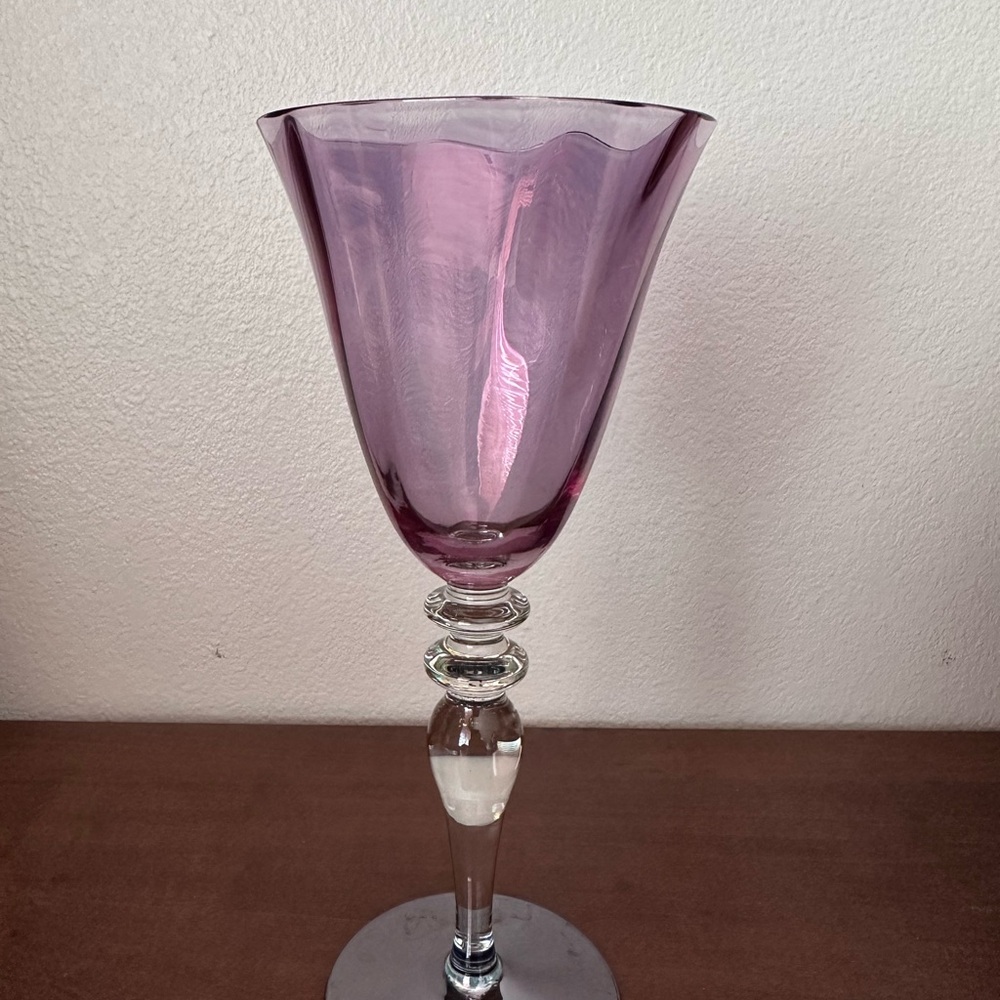 Multicolour Lotus-Style Wine Glass.🍷